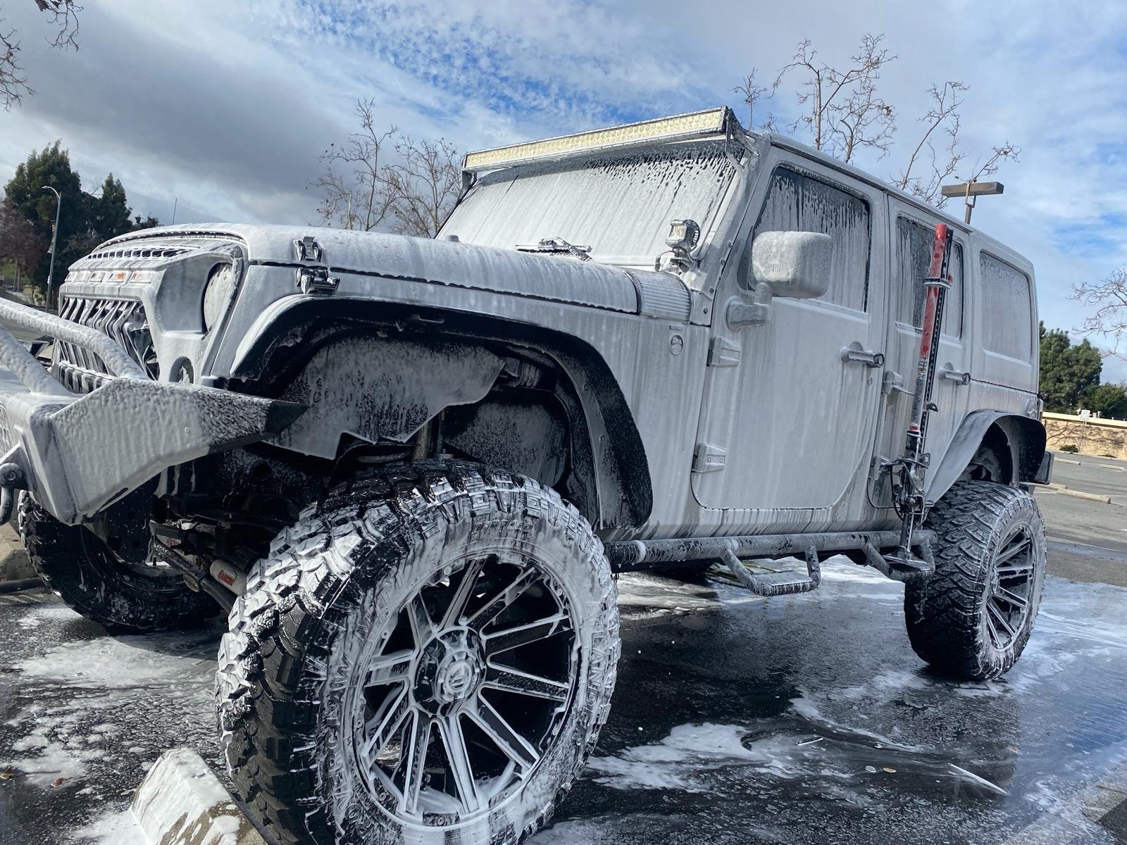 Jeep Wrangler en proceso de detallado Bay Area